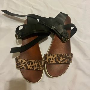 Cute leopard print sandals!